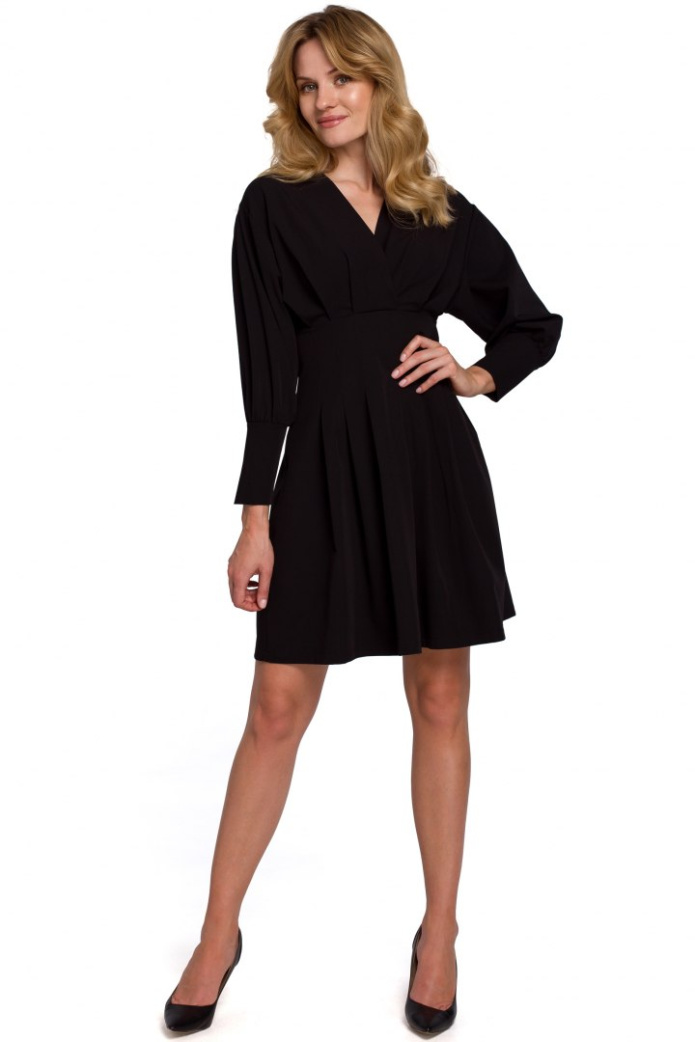 Sukienka Mini - Rozkloszowana Z Długim Rękawem - czarna